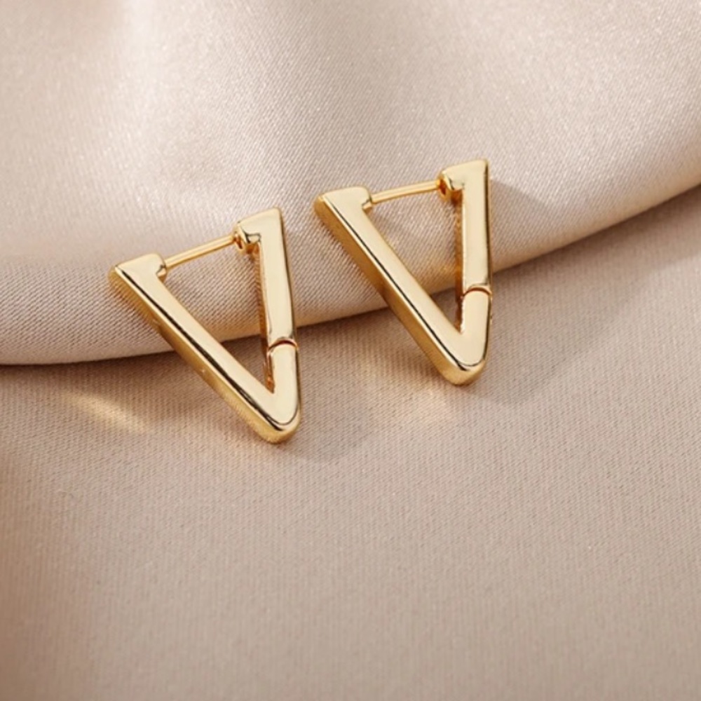 NWT 18k GOLD PLATED GEOMETRIC EARRINGS